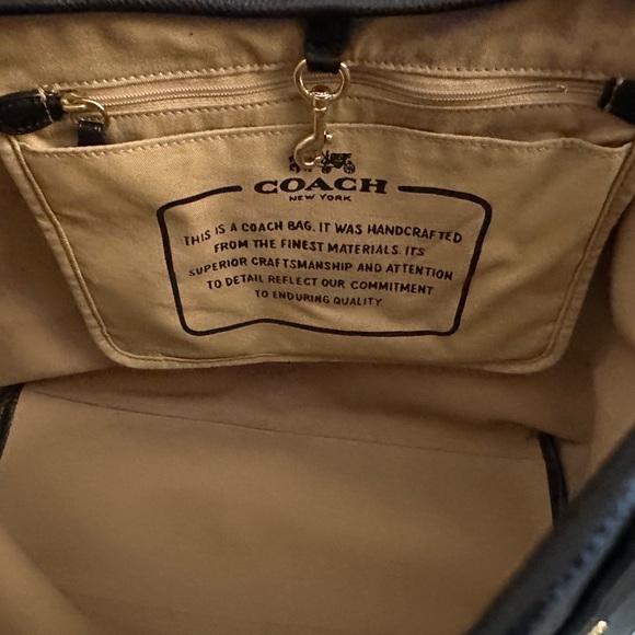 COACH - Cross-grain black leather city tote - Picture 6 of 7